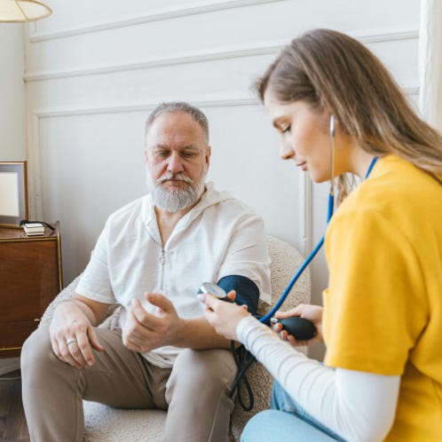 Kostenloses Stock Foto zu altenpflege, älterer herr, alterung gesundheit